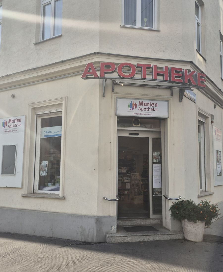 Innenraum der Marien-Apotheke